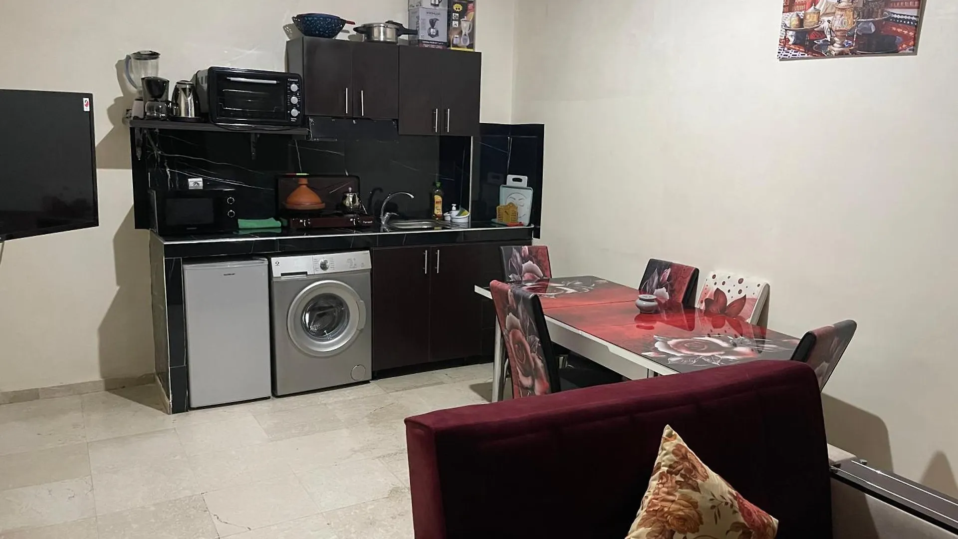 1Er Etage Numero 5 Avec Balcon Pour Famille Marraquexe 0*,  Marrocos